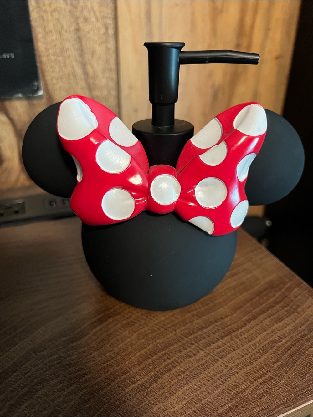 New Disney Minnie Polka Dot Bow Lotion Soap Pump Dispenser Black Resin 6x6